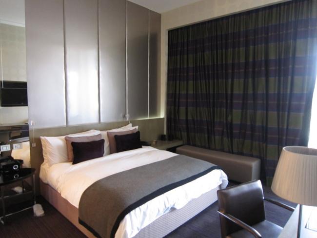 Room-04.JPG